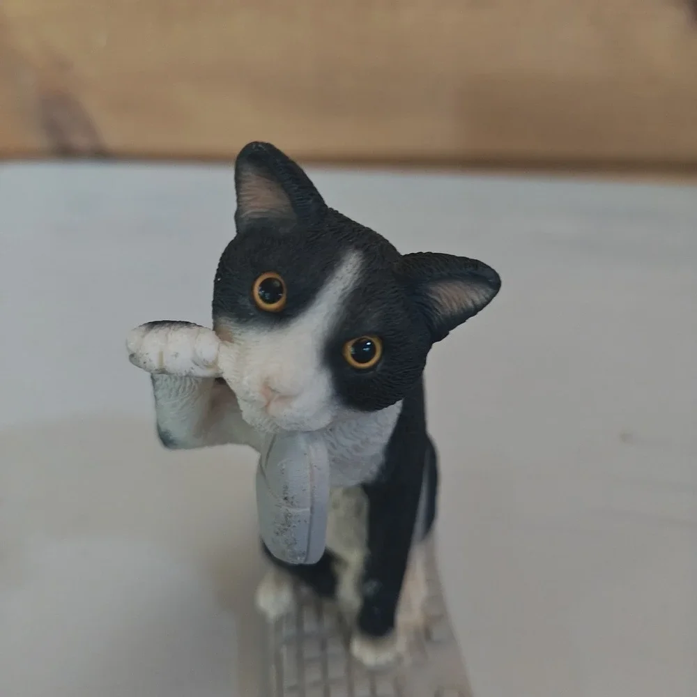 Vintage 1997 Stone Critters Kitty on the Keys Figure Black & White SC-1016